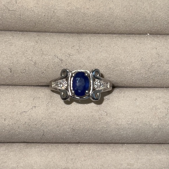 NEW Silver Ring with Sapphire CZ with beautiful detail - Picture 7 of 11